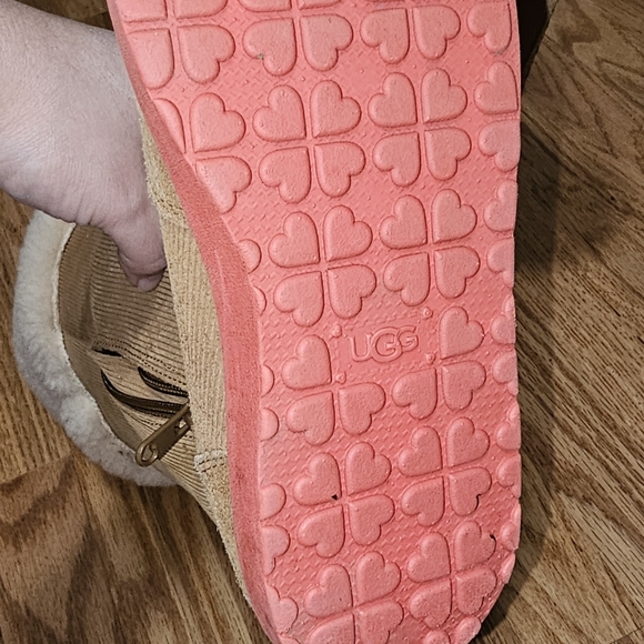 Ugg corduroy heart tan size 5 boots - Picture 8 of 9